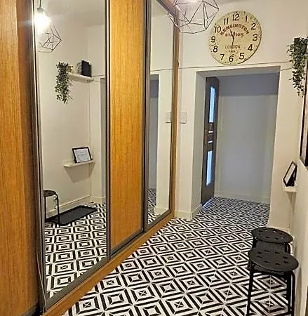 Vincent Hostel *