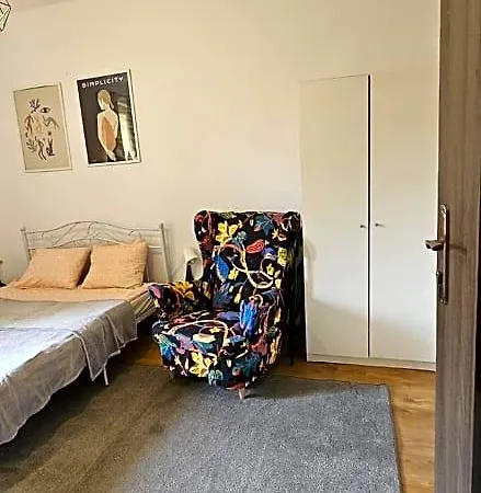 Vincent Hostel *